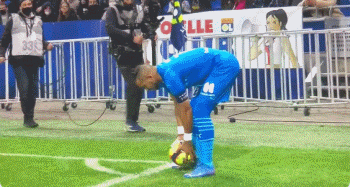 这就是意甲！拉齐奥vs克雷莫纳主裁派里托球门球误吹越位（意甲离谱一幕：拉齐奥战克雷莫纳，主裁帕伊雷托把球门球判成越位）