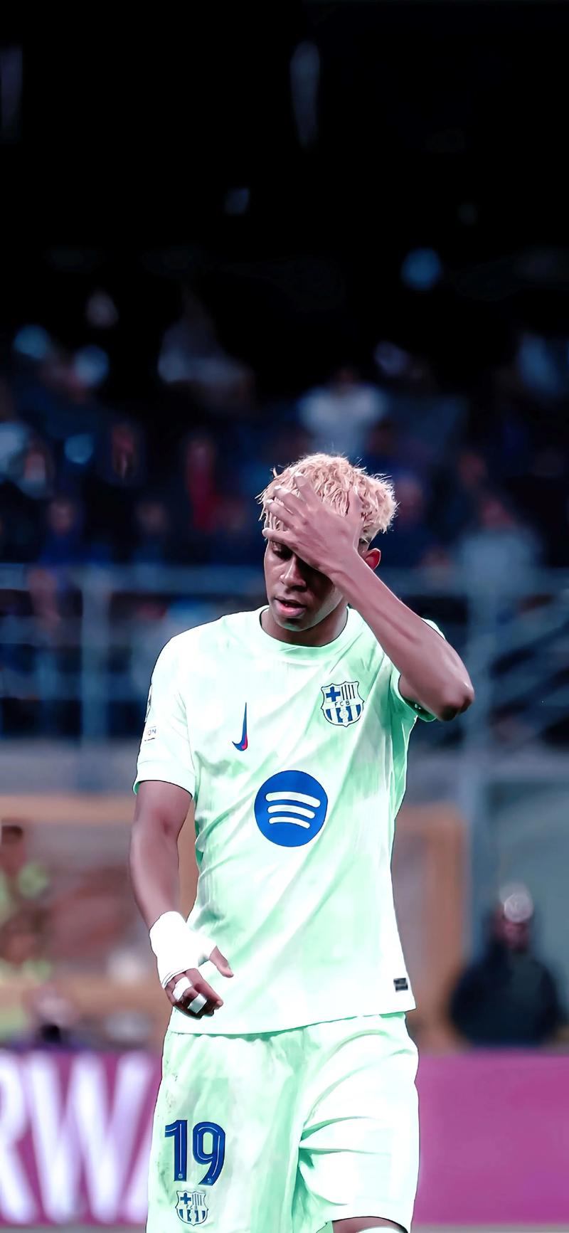 什琴斯尼迎来西甲首秀 年龄34岁283天创纪录（什琴斯尼34岁283天上演西甲处子秀，刷新纪录）