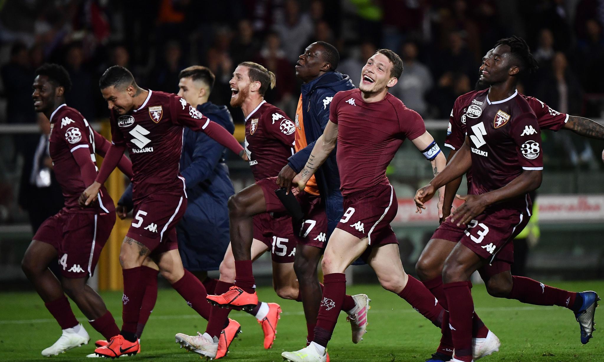 1v4戏耍巴萨后防！17岁就值6000万的他比亚马尔更有望成为金球？（1挑4戏耍巴萨防线！17岁身价6000万，他比亚马尔更有望问鼎金球？）