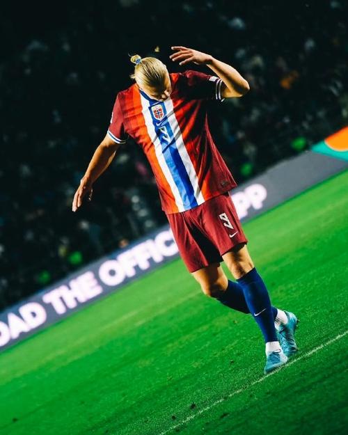 前裁判：球运行轨迹决定比塞克犯规不是红牌；皮奥倒地不是点球（前裁判解读：球路判定比塞克犯规不该红牌，皮奥倒地不判点球）