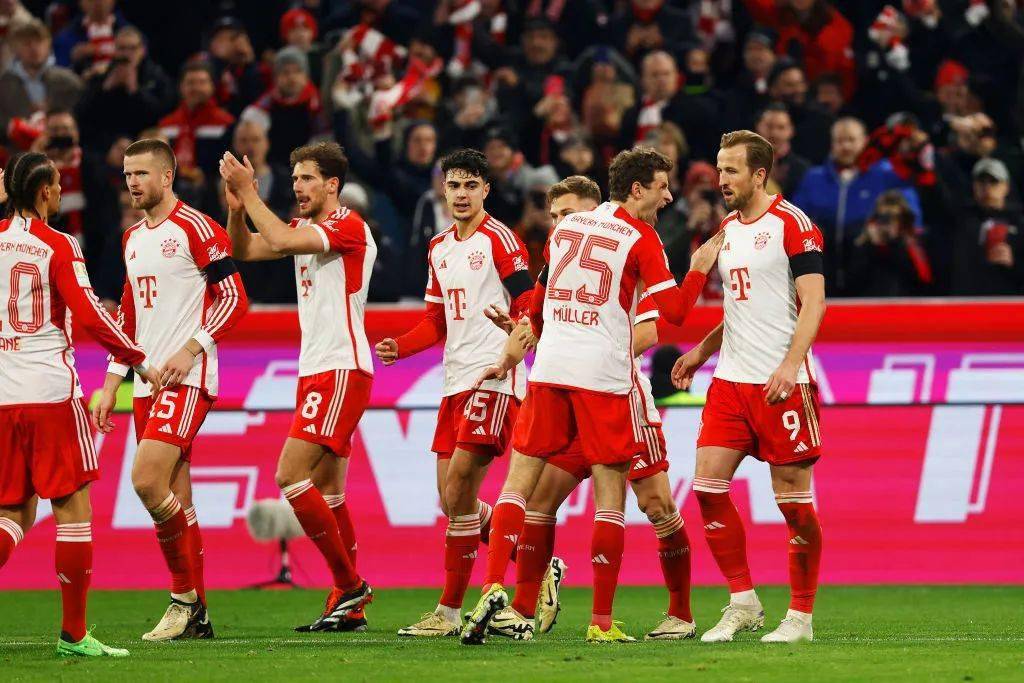 为了赢，你的面相都变了！ 贺希宁在底角用力使相，都快变成布克了（为赢球气质都变了！贺希宁底角强势开火，简直化身布克）